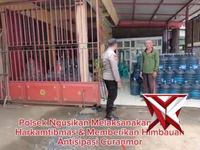 Polsek Ngusikan Harkamtibmas himbau pemilik toko pasang CCTV - PoliceTube