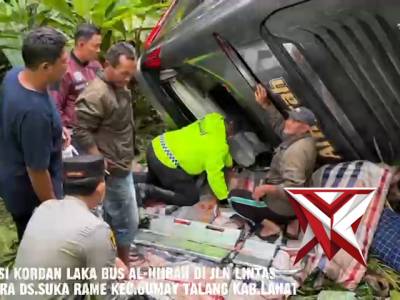 EVAKUASI KORBAN LAKA BUS AL-HIJRAH DI JLN LINTAS  SUMATERA DS.SUKA RAME KEC.GUMAY TALANG KAB.LAHAT