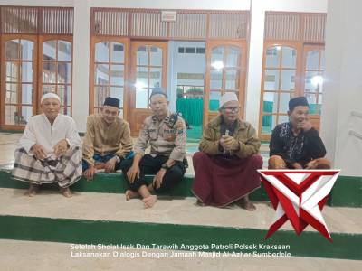 Setelah Sholat Isak Dan Tarawih Anggota Patroli Polsek Kraksaan Laksanakan Dialogis Dengan Jamaah