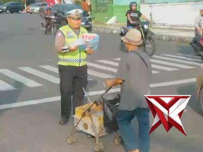 *Satlantas Polresta Bengkulu Berbagi Takjil, Wujud Kepedulian di Bulan Ramadhan*