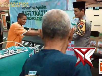 Polres Probolinggo Kota Bagikan 500 Takjil di Depan Mako dan Alun-Alun - PoliceTube