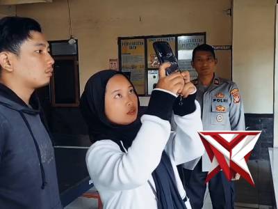 Personel Polsek Cileunyi melaksanakan kegiatan pelayanan humanis kepada masyarakat