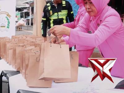 berbagi takjil di nulan Ramadan penuh berkah ?