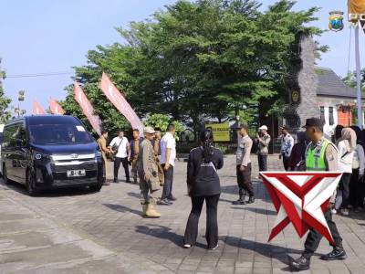 Pastikan Stok Aman dan Harga Stabil, Polres Madiun bersama Forkopimda Madiun Sidak Bapoktin - PoliceTube