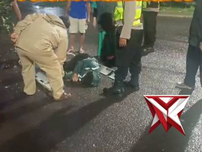 Respon cepat anggota Polsek Karangrejo dengan segera mendatangi TKP kecelakaan lalu lintas.