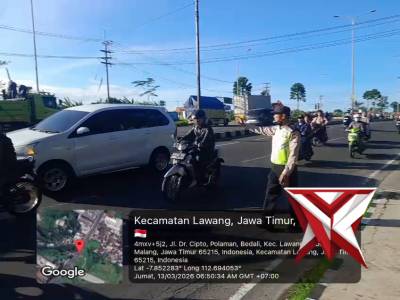 Pelayanan Rutin Pengaturan Lalu Lintas di Pagi hari di Daerah Hukum Polsek Lawang Kec. Lawang