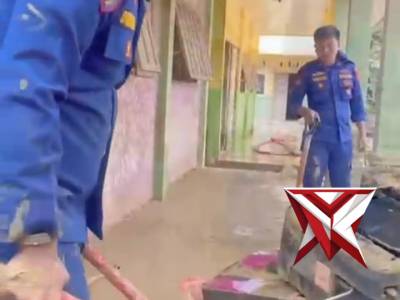 Pak Polisi Tolong Bersihkan Sekolahan Kami