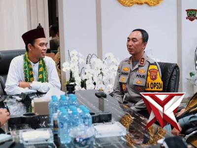 Menjemput Kemuliaan dalam Pengabdian: Momen Khusyuk Kapolda Sumsel & UAS di Masjid Assa&rsquo;adah