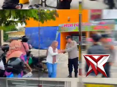 Personil Satbinmas Polres OKI memberikan himbauan kepada pemudik arus balik