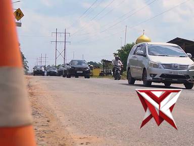 situasi arus lalu lintas di jalan lintas riau-sumut