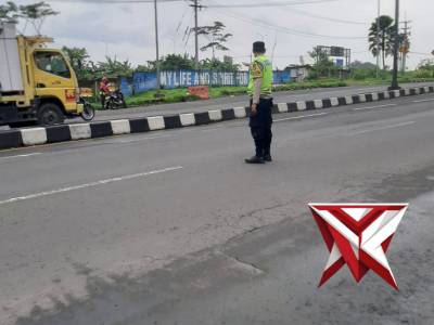 Pengaturan Lalu Lintas di Pagi hari di Daerah Hukum Polsek Lawang Kec. Lawang Kab. Malang - PoliceTube