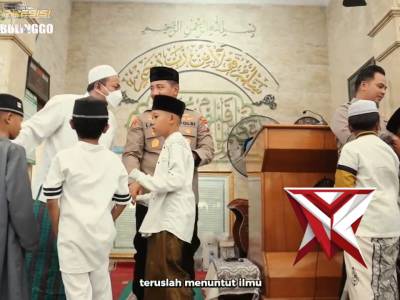 Kapolres Probolinggo bersama jajaran melaksanakan Safari Jumat - PoliceTube