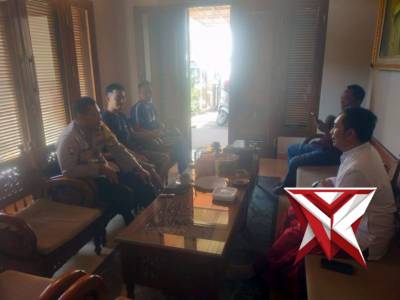 Sambang kepala desa - PoliceTube