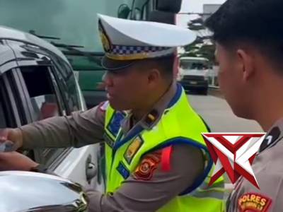 Pembagian takjil satlantas