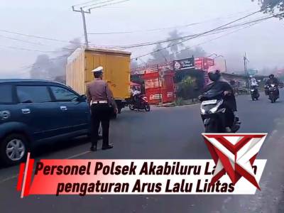 Personel Polsek Akabiluru Lakukan Pengaturan Arus Lalu Lintas 

di wilayah Hukum Polsek Akabiluru