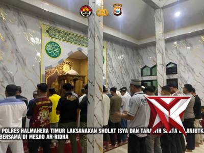 Personil polres haltim melaksanakan tarawi  berzama dan tadarus di mesjid al, rida polres haltim