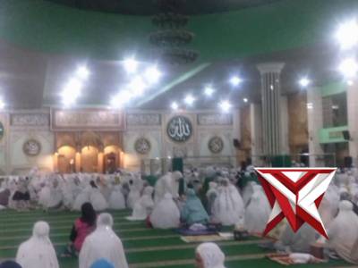Kegiatan Sholat Malam 21 Ramadhan oleh Jamaah AKM 2009 Malang Raya -+ 700 Jamaah