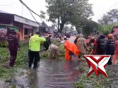 Polsek Mojolaban Hadir - PoliceTube