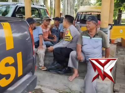 Bhabin Desa Dukuh mencek melaksanakan giat Patroli Humanis Polsek sukorambi
