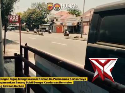 Pemudik Alami Kecelakaan di Jalur Pantura Kertasemaya, Polisi Sigap Lakukan Evakuasi