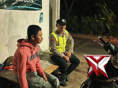 Patroli dialogis malam hari