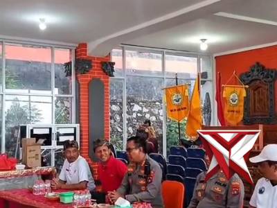 Kapolresta Pangkalpinang jalin silahturahmi ke Pura Jagat Surya Kencana - PoliceTube