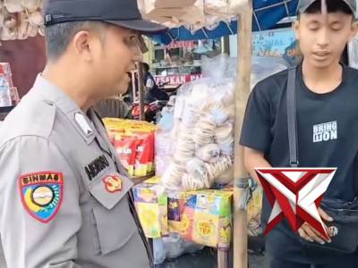 Bhabinkamtibmas Polres Lampung Selatan Sambangi Pedagang Guna Cegah Kriminalitas di Area Pasar