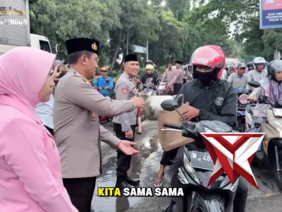 Berbagi Takjil On The Road Polres Probolinggo