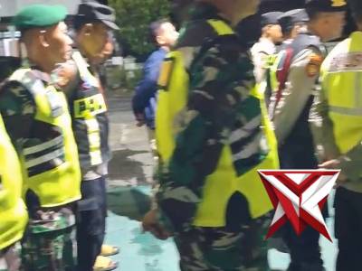 Kapolsek Lembeyan pimpin apel gabungan dalam rangka kesiapan Pam malam takbir idul Fitri 1447 H