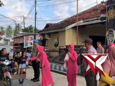 Polsek Kangean bagi takjil