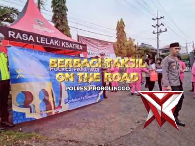 Kegiatan Bagi Takjil On The Road oleh Polres Probolinggo menjadi wujud nyata kepedulian kepada masya