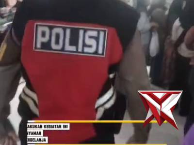 Polsek Banjaran melaksanakan patroli jalan kaki di wilayah hukumnya guna meningkatkan keamanan