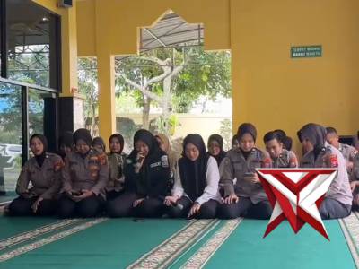 Hadroh Setia Polres Magetan

Di bulan suci Ramadhan, personel Polres Magetan melaksanakan latihan ha