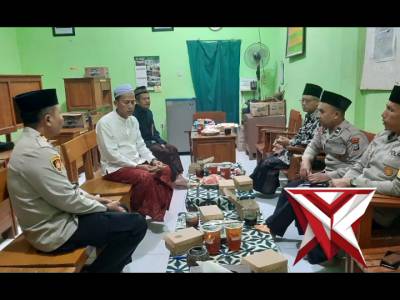 Polsek Slahung Menghadiri Giat Mimbar Tarweh Di Pondok Mifatahusalam