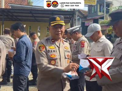 Melalui apel pagi dan pembagian buku saku polri, Kapolsek dorong personel lebih disiplin dan humanis