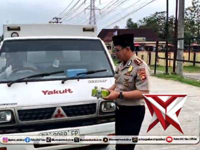 Pembagian Takjil di Bulan Suci Ramadhan 1447 H / 2026 M Polres OKU Timur. . . . Bila ada permasalaha