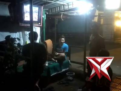 Petugas Piket Polsek Mojosari, melaksanan kegiatan dialogis patroli bersama warga.  Himbau keamanan