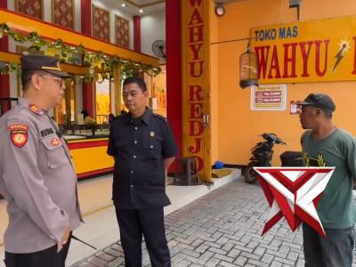 Patroli Kamtibmas Polsek Pakal - PoliceTube