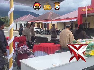 Polri Untuk Masyarakat Polres Halmahera Timur menggelar kegiatan Gerakan Pangan Murah.