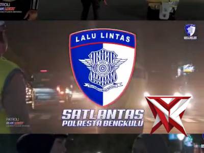 Satuan Lalu Lintas Polresta Bengkulu melaksanakan patroli Blue Light sekaligus pengamanan dan pengat