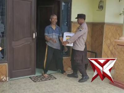 POLSEK BALONGPANGGANG: PENYALURAN PARCEL LEBARAN HARI RAYA DARI KAPOLRES GRESIK KEPADA PURNA POLRI