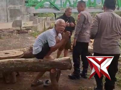 Personel Polsek Bojongsoang melaksanakan kegiatan Sapa Warga