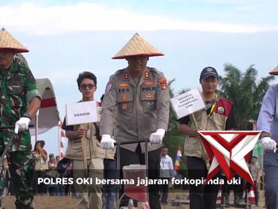 Polres OKI bersama jajaran Forkopimda OKI melaksanakan kegiatan penanaman jagung serentak Kuartal 1 - PoliceTube