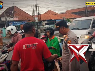 POLSEK SOOKO BERSAMA WARGA MMS KEDUNGMALING TEBAR KEPEDULIAN, BERBAGI TAKJIL UNTUK PENGGUNA JALAN