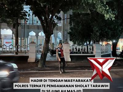 personel Polres Ternate melaksanakan kegiatan pengamanan dan pengaturan arus lalu lintas.