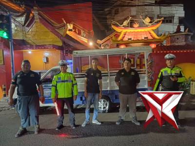 Unit Lantas Polsek Krian Bersama Anggota Gabungan  Pengaturan Malam Tahun Baru di Simpang Lima Krian