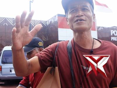 KAPOLRES BERSAMA PJU DAN ANGGOTA BERBAGI TAKJIL UNTUK WARGA NGAWI