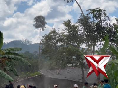 Polsek ciwidey laksanakan perobohan rumah tidak layak huni