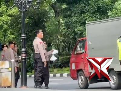 Jumat Berkah Yanma Polda Jateng kepada Masyarakat Sekitar Mako