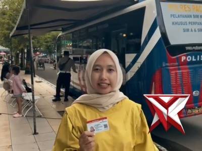 Satlantas Polres Pacitan hadir di tengah-tengah warga lewat layanan SIM Keliling Ngabuburit.